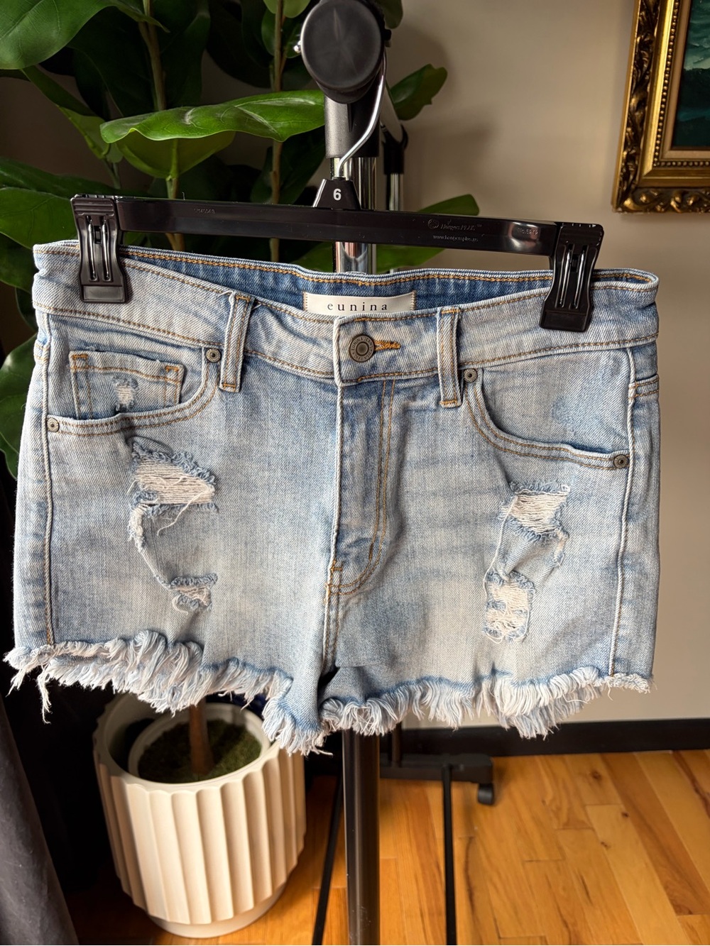 eunina Lulu Light Wash Distressed Denim Shorts Sz Small